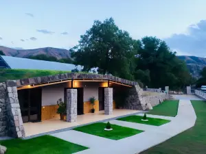 Hotel Hobbiton Near Vardzia Caves