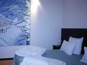 Iris Hotel