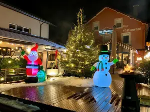 Logis HÔTEL, Chalets et Restaurant les CHATELMINÉS