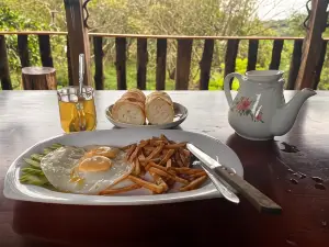 Bee Bee's Chalets Home Stay and Trekking