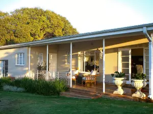 Sneezewood Farm Bed&Breakfast and Self-Catering Cottage