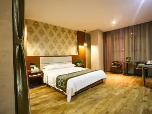 Danfeng Junlin World Theme Hotel