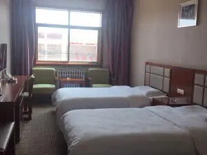 Yijun Xinhua Hotel