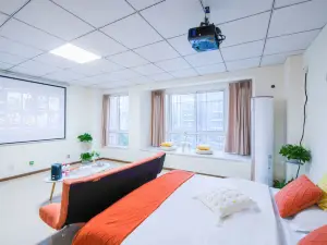 Zigong Famule Theme Apartment