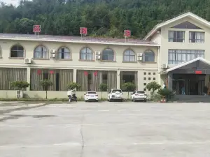 Tonggu Deyuan Hotel
