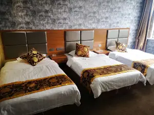 Anze Yunduo Fashion Hotel