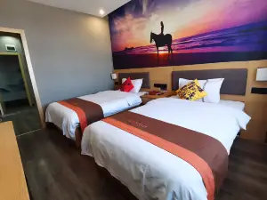 Yiyi Select Hotel (Gucheng Railway Station 3rd Ring Road Cheqiao Industrial Park)