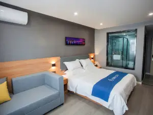Home Inn Huaxuan Hotel (Huailai Zhongbao Street Railway Station)