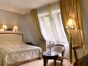 Greenway Park Hotel