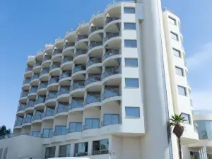 Adi Hotel