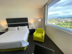 普埃布拉安赫洛波利斯智選假日套房酒店