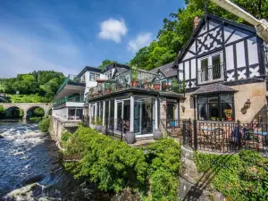 The Chainbridge Hotel