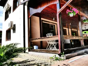 Pensiunea Roua Florilor
