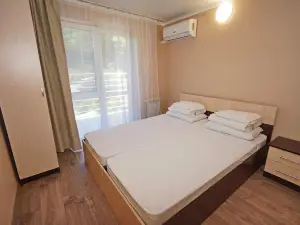 Sim Sim Hotel with Outdoor Heated Swimming Pool