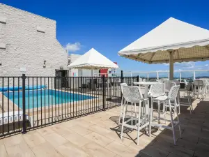 Gladstone Reef Hotel Motel