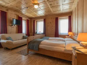 Hotel Alpina