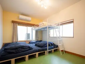 Dear U Uwajima Guest House & Cafe