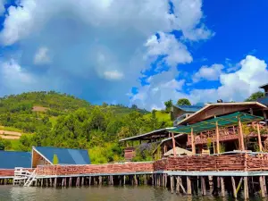 Lake Bunyonyi Rock Resort