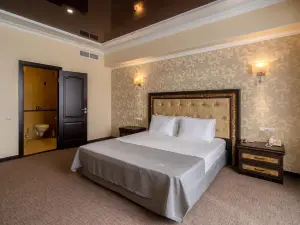 Business Hotel Mask