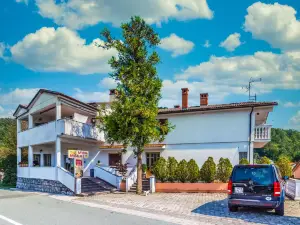 Apartments and Rooms Lago Rupa