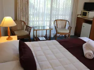 Tabourie Lake Motor Inn