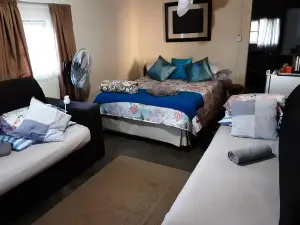 Kai-Oms Backpackers Lodge