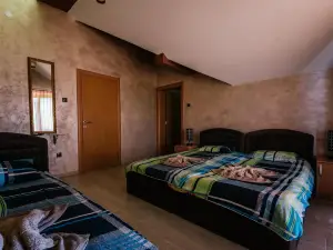 Atos Srebrno Jezero - Villa and Restaurant