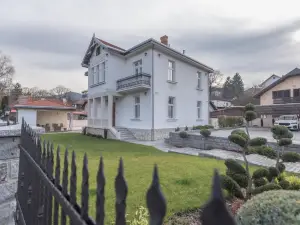 Vila Samokres sa Bazenom