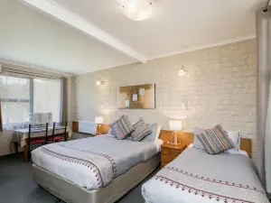Allamar Motel