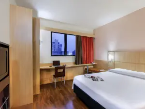 Ibis Curitiba Shopping
