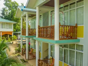 Emerald Ruby Garden Lodge