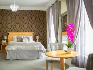 Royal Hotel