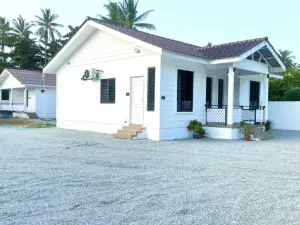 Zulanie's The Pool Cottage near D'Aur Beach, Melawi, Bachok