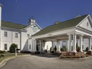 ホームウッド スイーツ バイ ヒルトン  オルムステッド ビレッジ (ニア パインハースト)