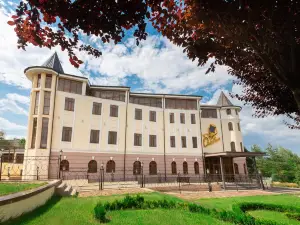 Onegin Hotel-Restaurant Complex
