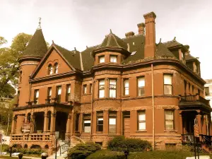 The Redstone Inn and Suites