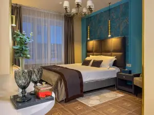 Na Manezhnom Hotel