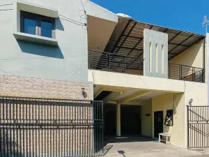 Kanca Homestay Syariah RedPartner Near Gor Untung Suropati