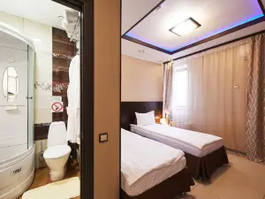 Forest End Foks Mini-Hotel