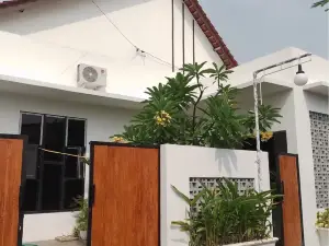 Unit Plumeria by Pekalongan Homestay