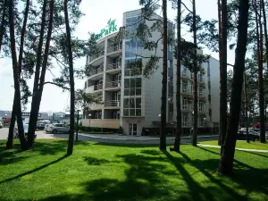 卡盧加綠色公園酒店