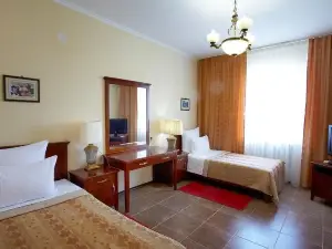 Uyut Tamani Hotel