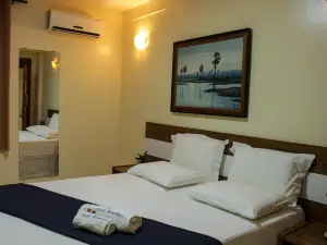 Hotel Monólitos