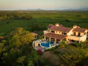 El Regalo Resort