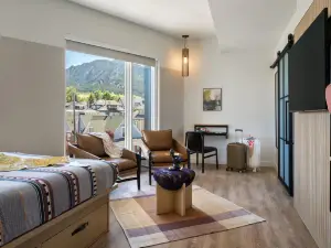 Moxy Boulder