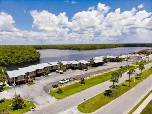 River Wilderness Waterfront Cabins