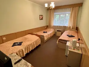 Hotel "adonis"