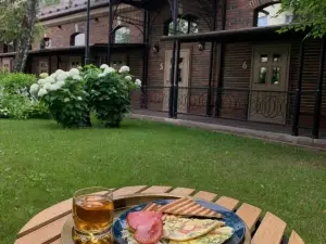 11 Hotel & Garden