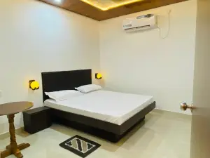 Royal Excellency Inn