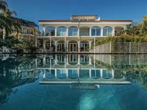 โรงแรมซีชีเลียส์ เรสซิเดนซ์ อาร์ท แอนด์ สปา